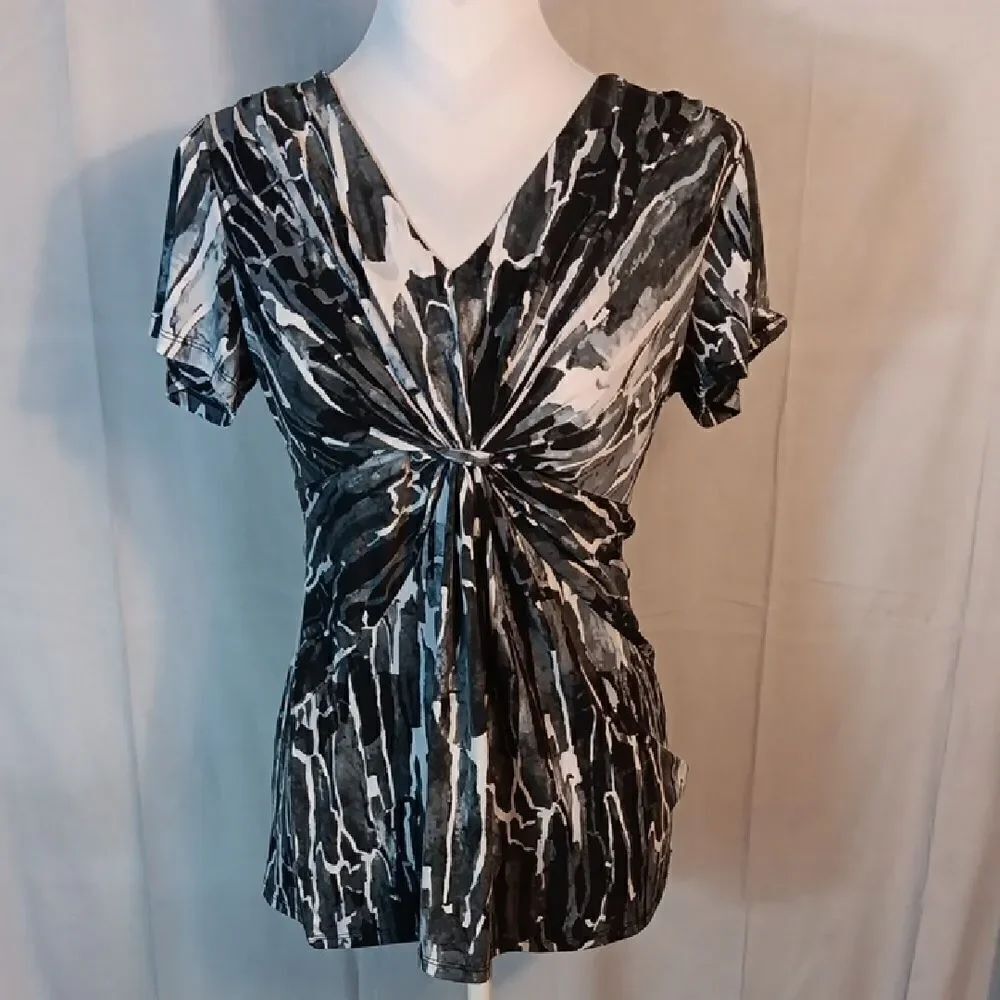 Daisy Fuentes Stylish Black and White Women's Top
